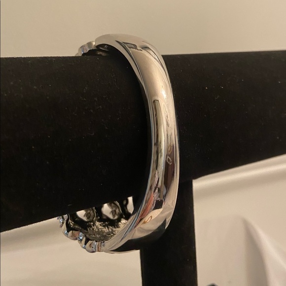Silver pearly Bangle - Picture 2 of 5